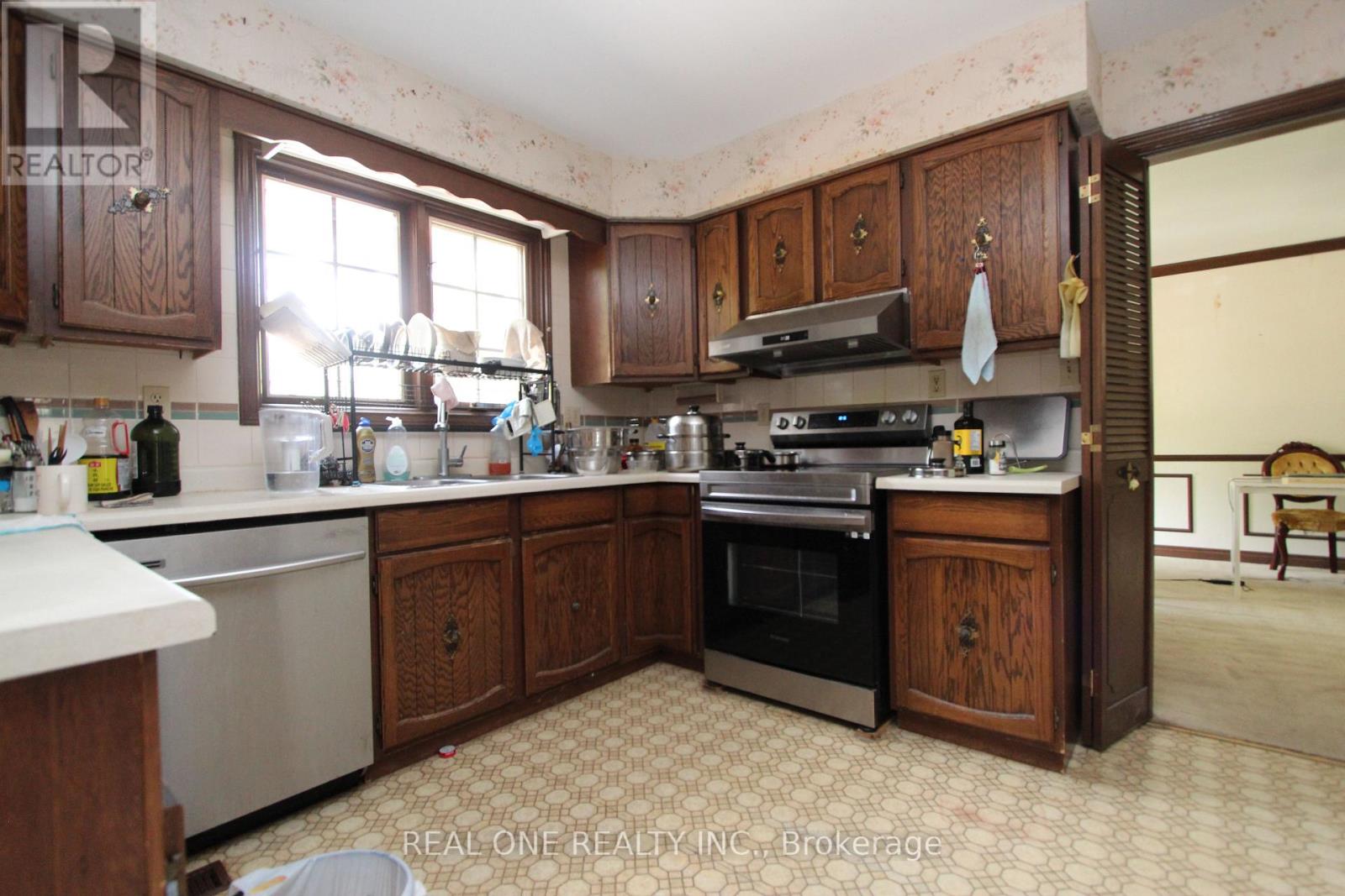 53 HILLVIEW BOULEVARD - 10