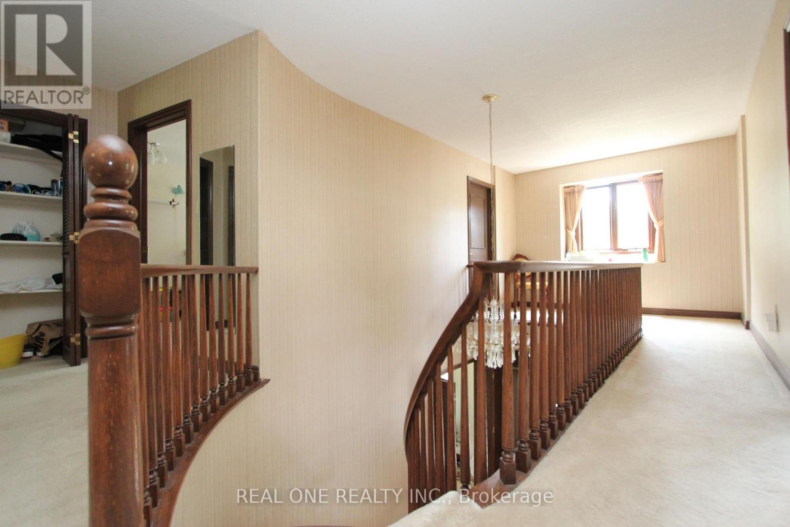 53 HILLVIEW BOULEVARD - 11
