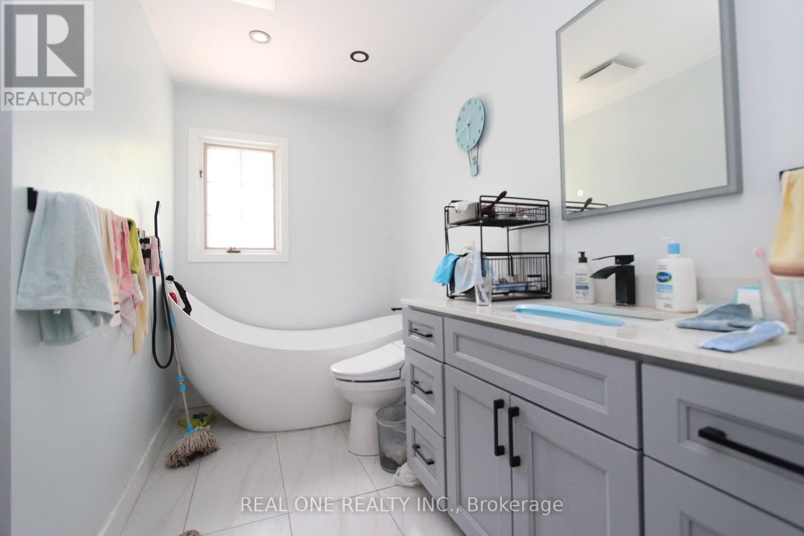 53 HILLVIEW BOULEVARD - 19