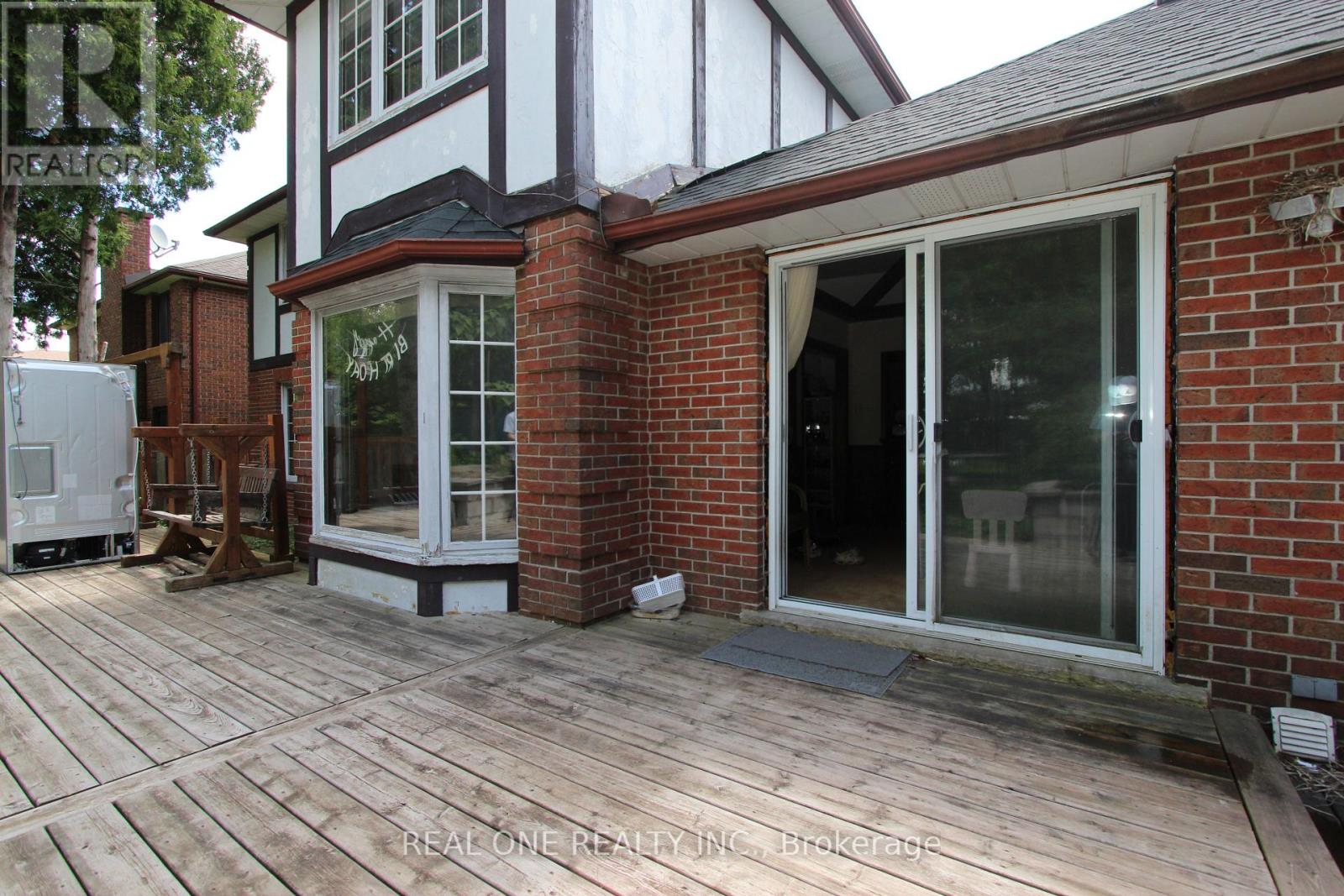 53 HILLVIEW BOULEVARD - 20