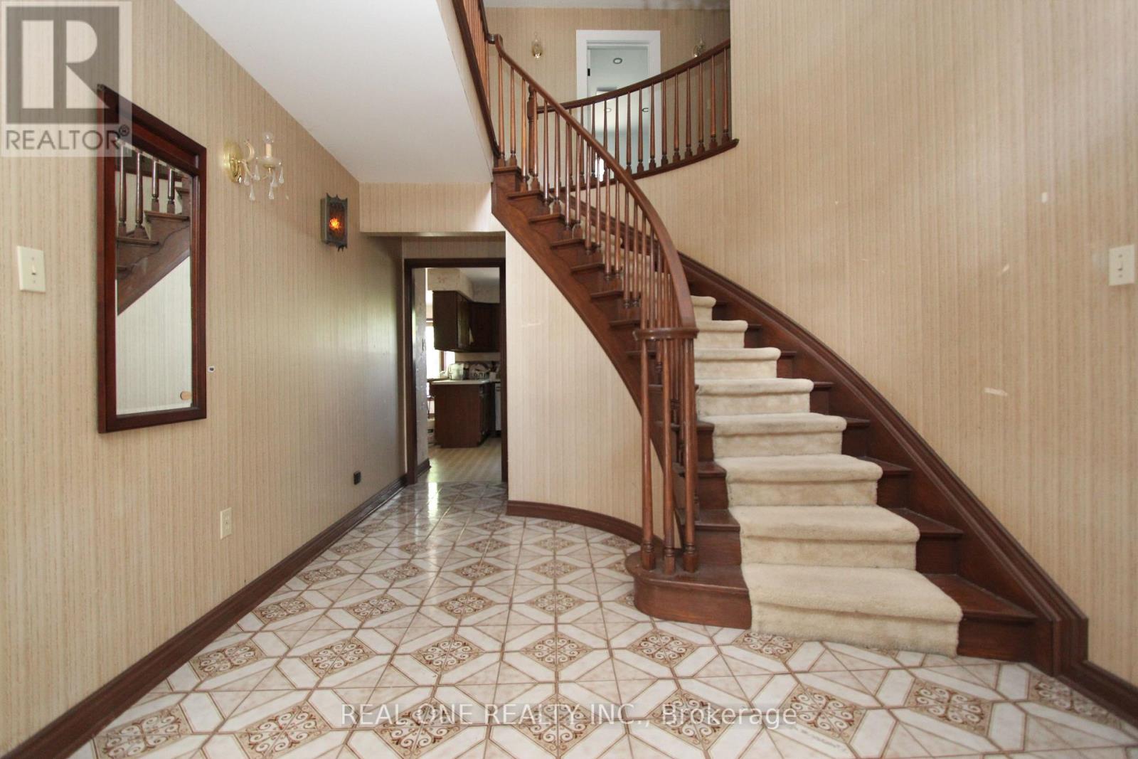 53 HILLVIEW BOULEVARD - 4