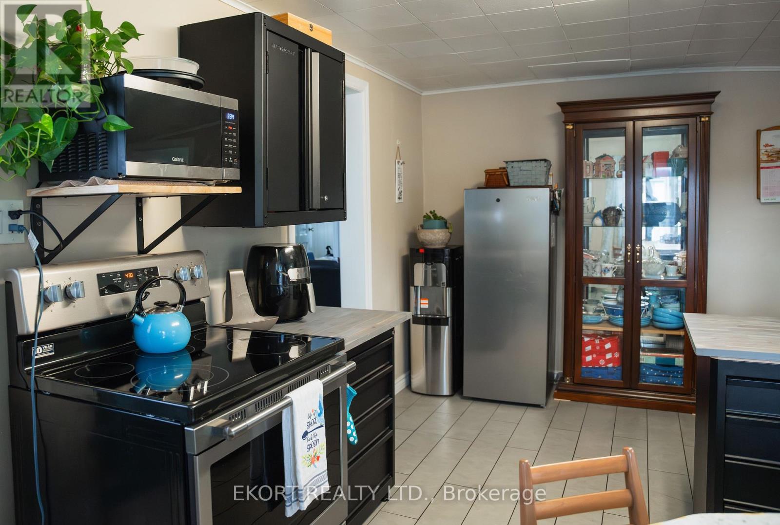 10 GLASTONBURY ROAD - 10