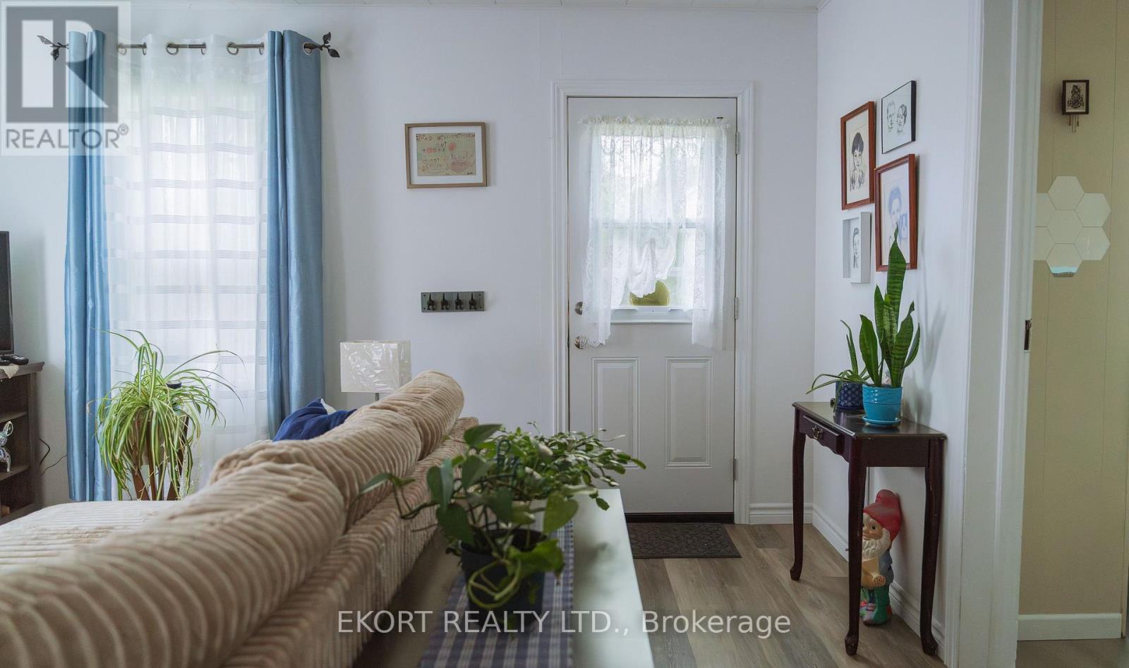 10 GLASTONBURY ROAD - 17