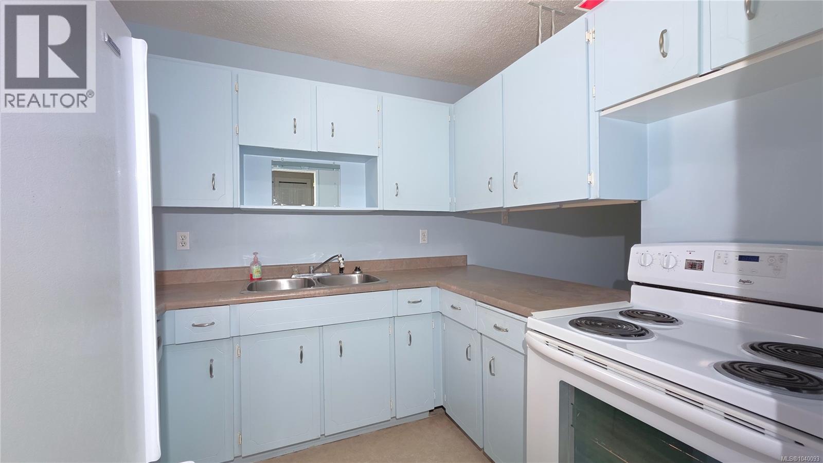 #412 1525 Hillside Ave - 13