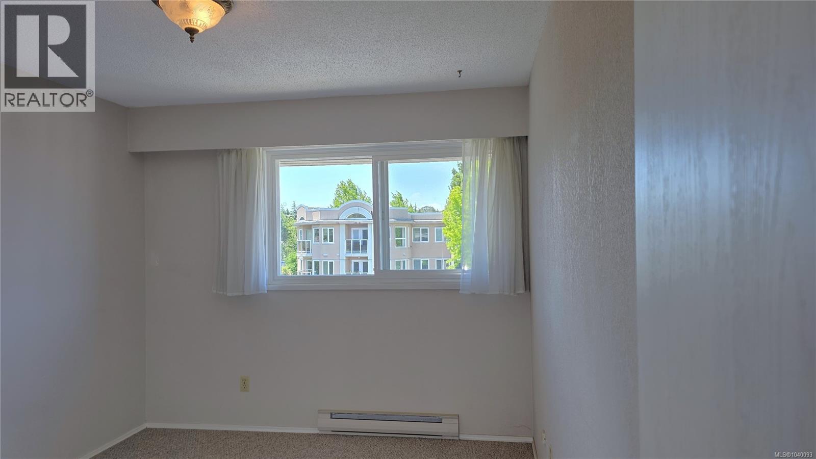 #412 1525 Hillside Ave - 16
