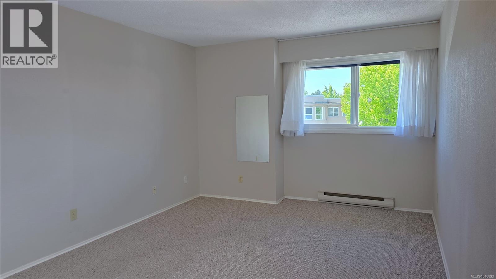 #412 1525 Hillside Ave - 17