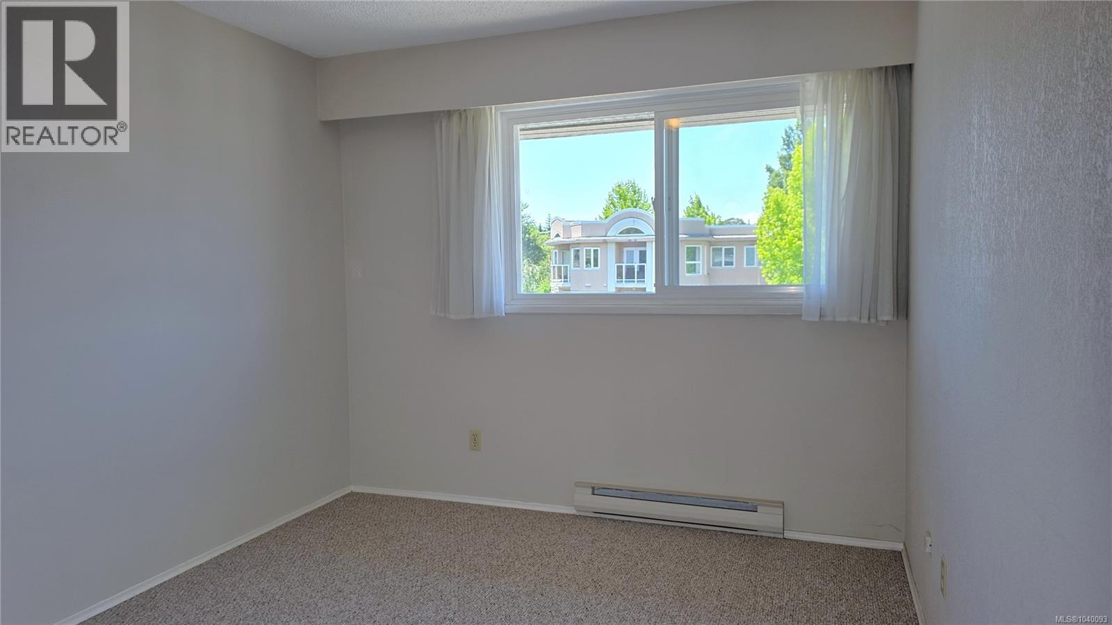 #412 1525 Hillside Ave - 15