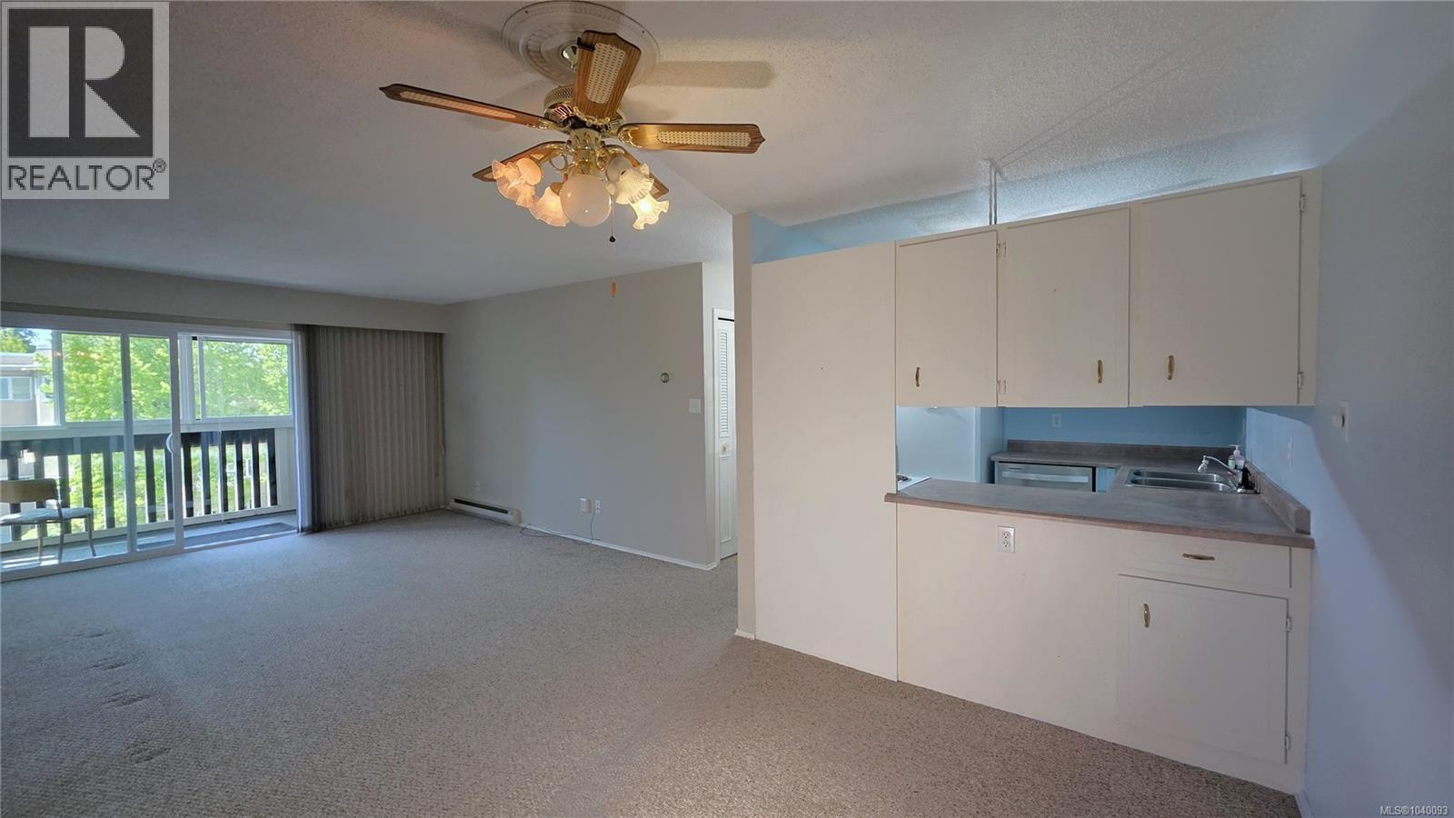 #412 1525 Hillside Ave - 11