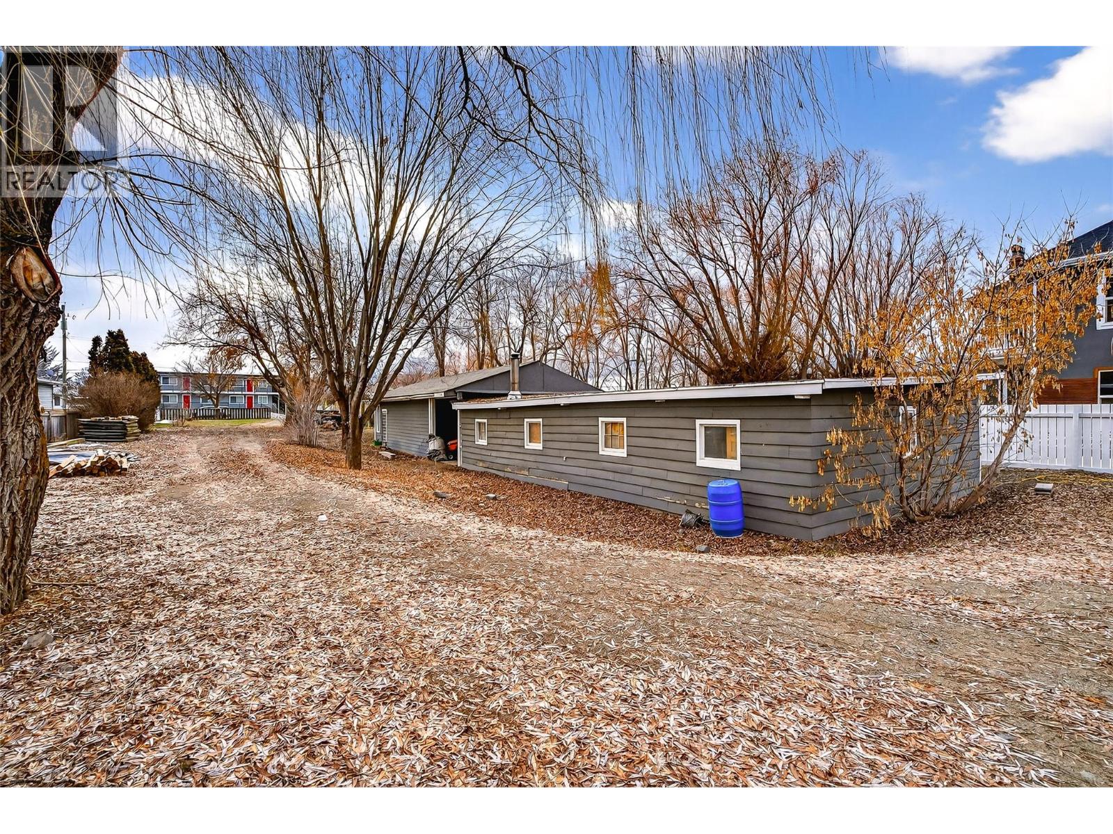  2135 Merritt Avenue, Merritt
