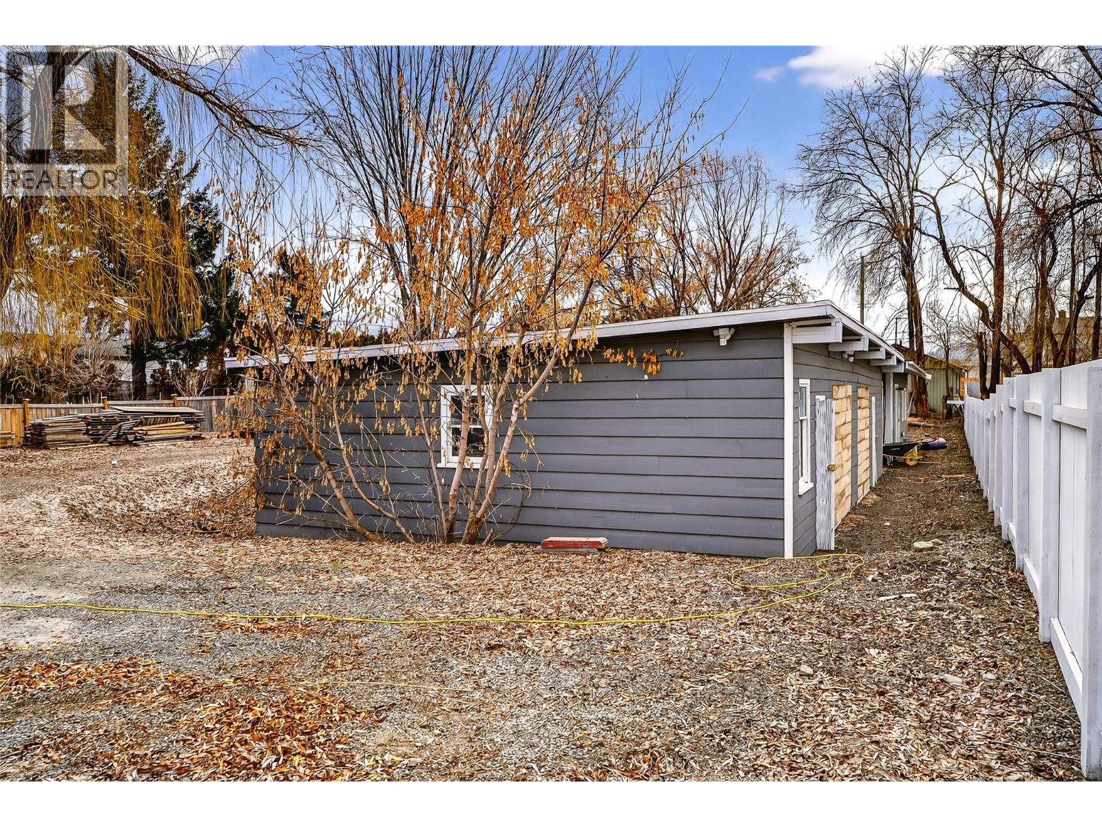  2135 Merritt Avenue, Merritt