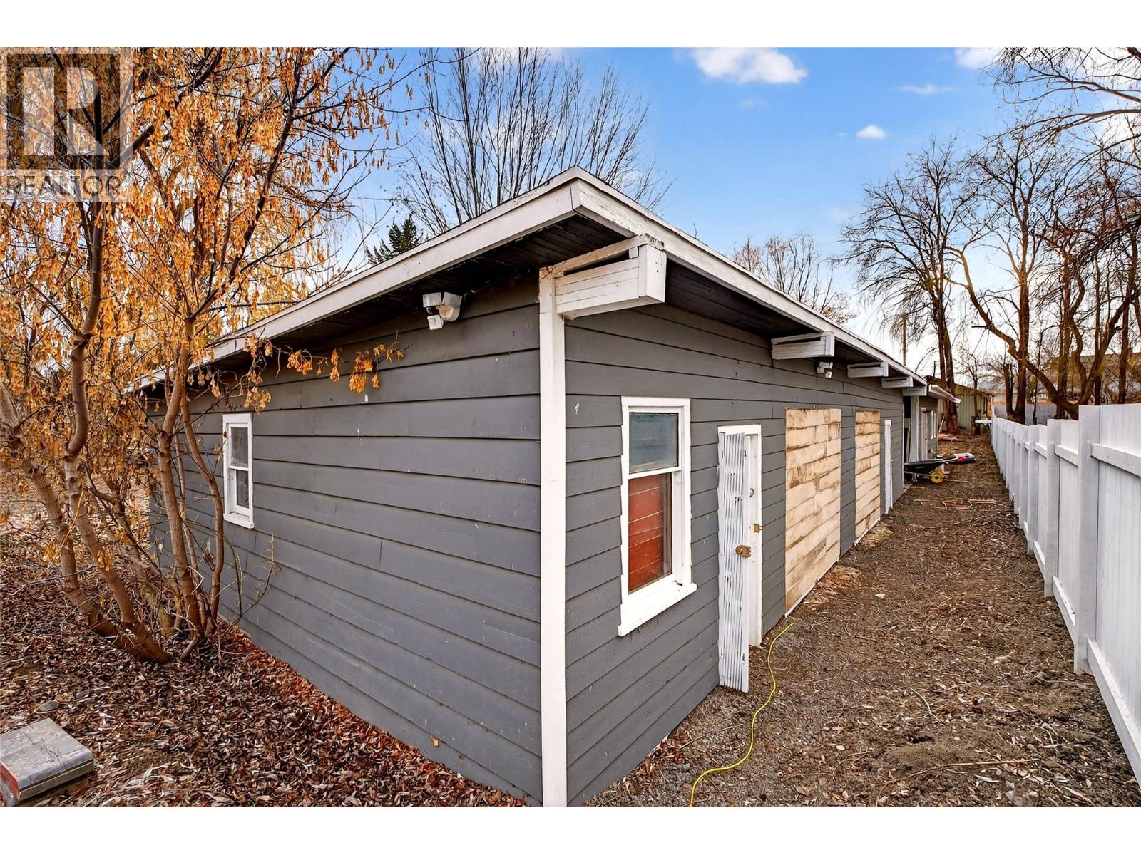  2135 Merritt Avenue, Merritt