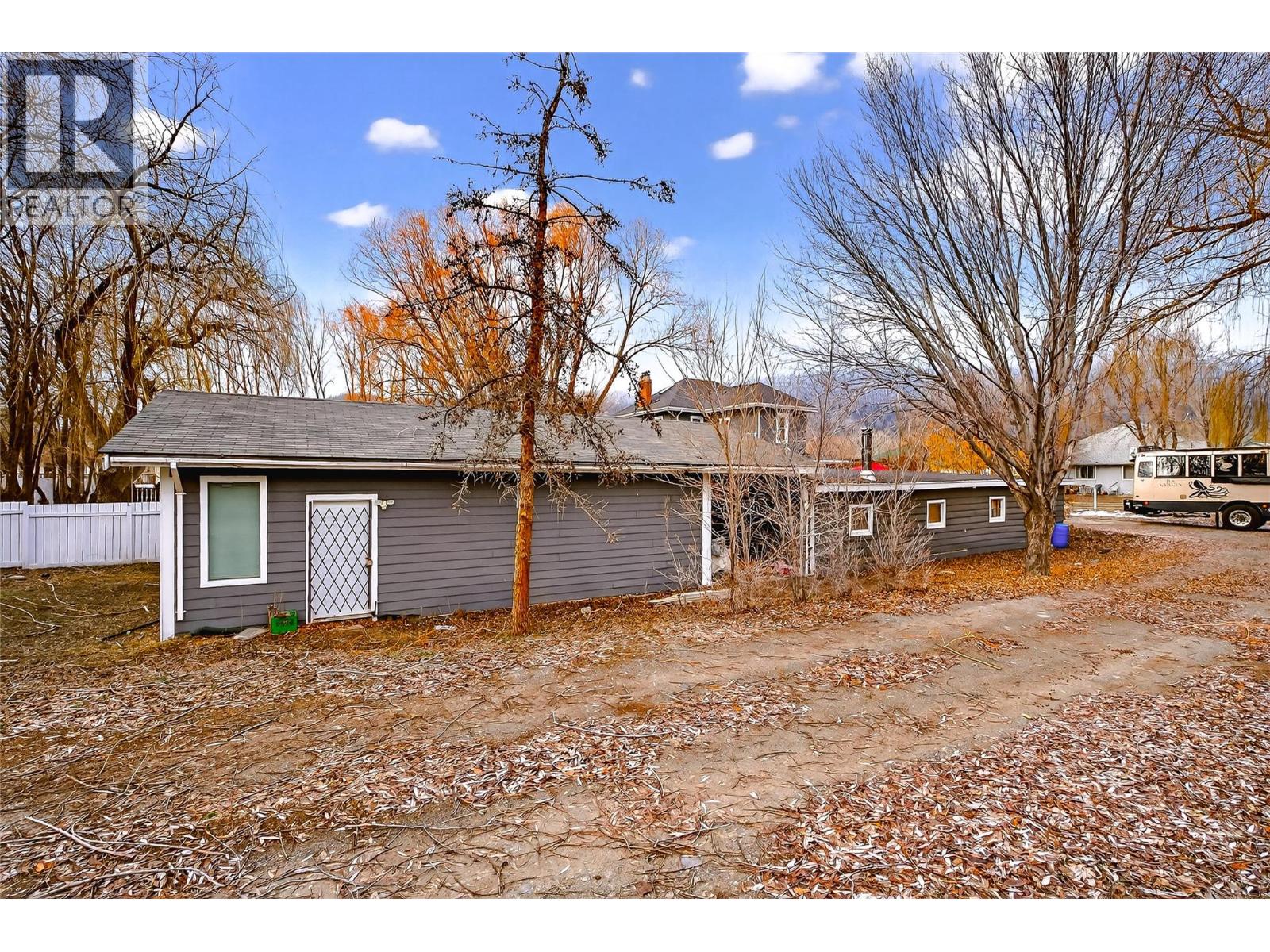  2135 Merritt Avenue, Merritt