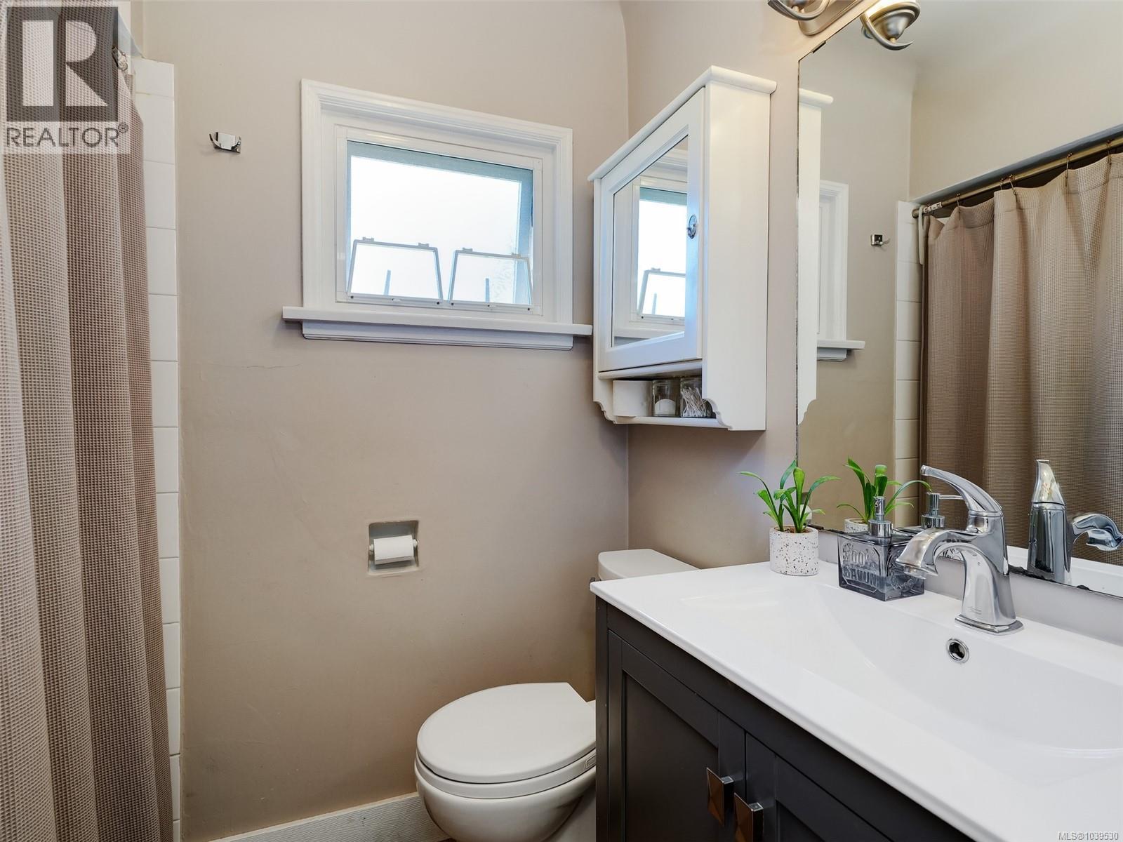  2021 Byron Street, Oak Bay