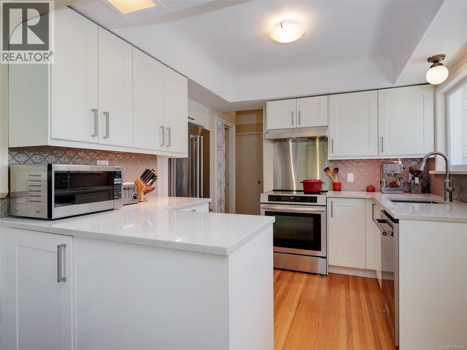  2021 Byron Street, Oak Bay