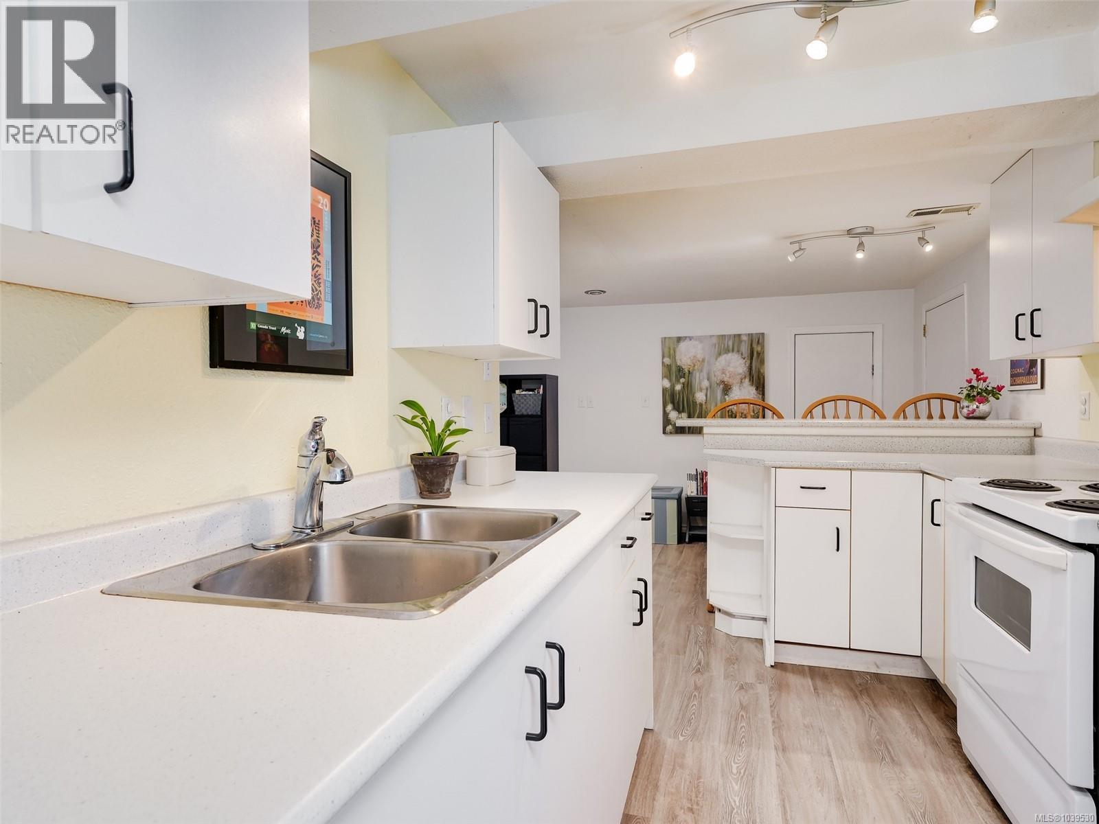  2021 Byron Street, Oak Bay