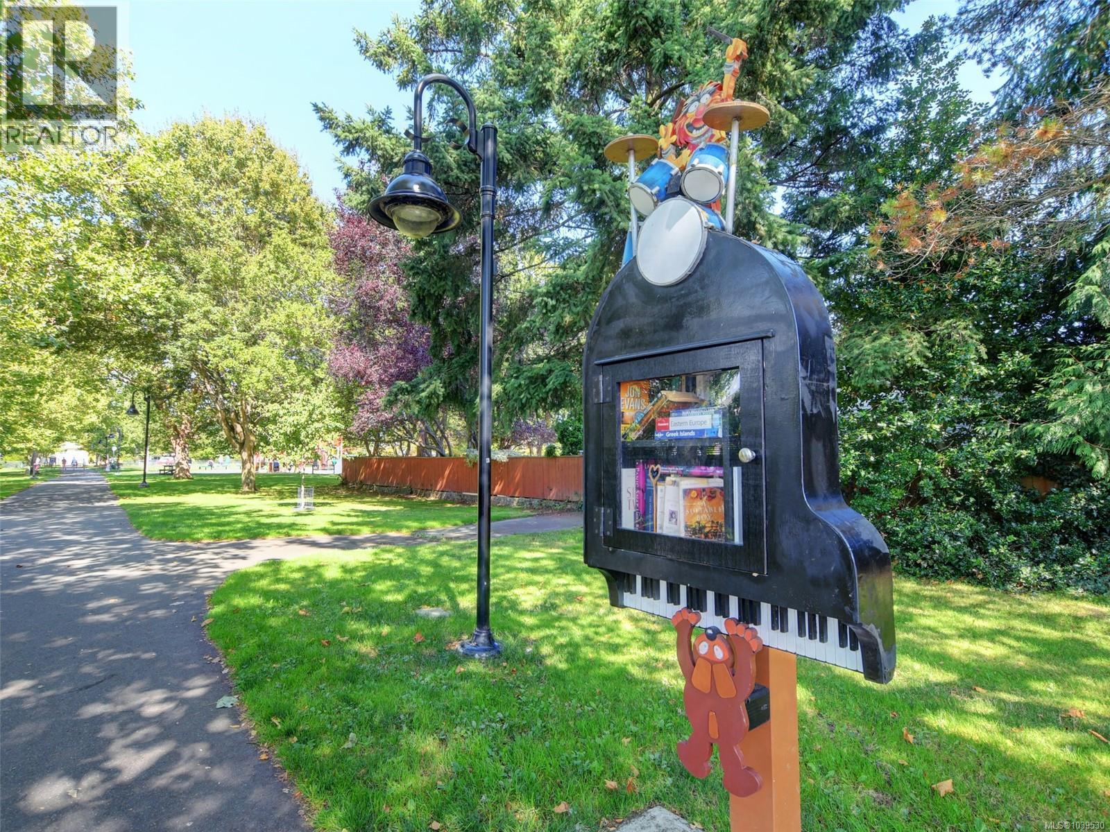  2021 Byron Street, Oak Bay