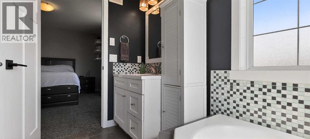 7018 115 Street - 30