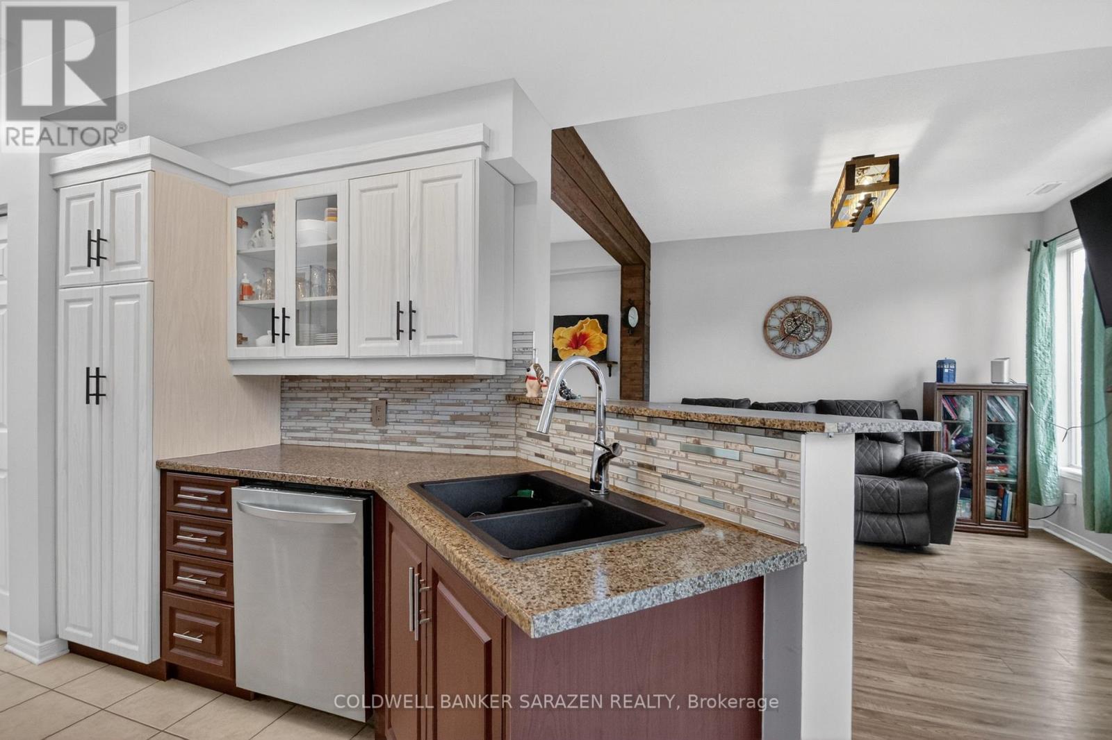 3 CASTLE GLEN CRESCENT - 12
