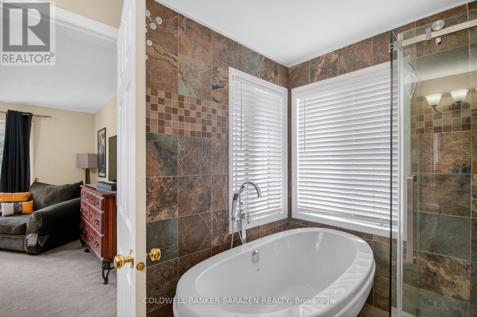 3 CASTLE GLEN CRESCENT - 34