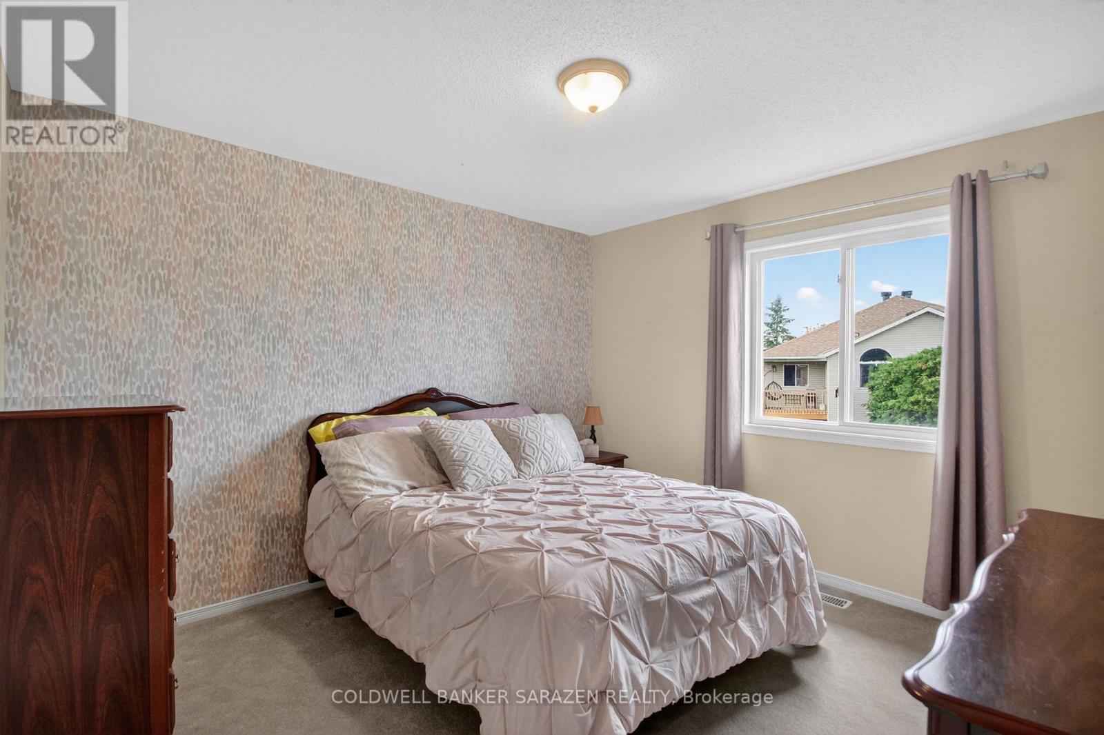 3 CASTLE GLEN CRESCENT - 36