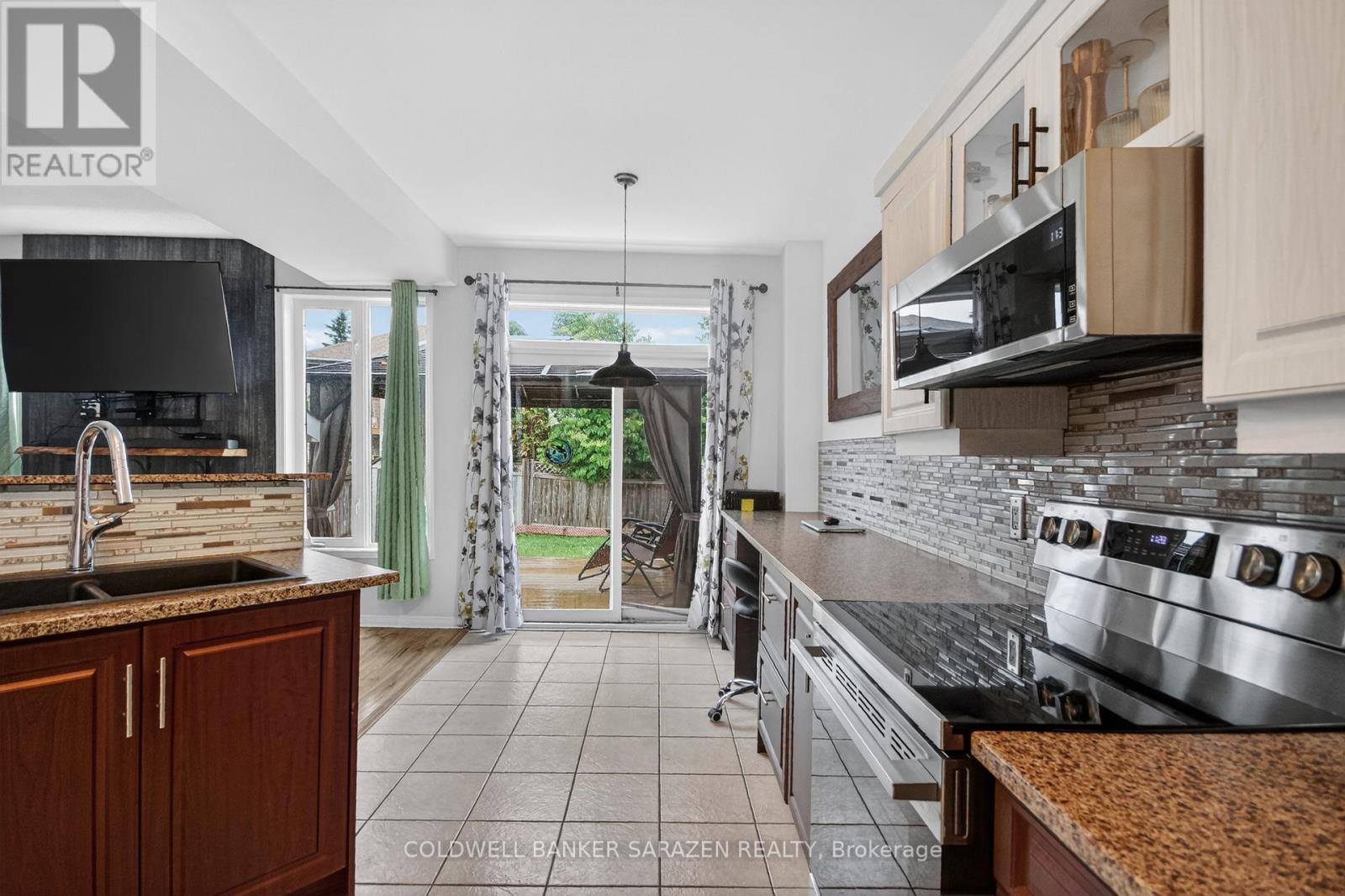 3 CASTLE GLEN CRESCENT - 6