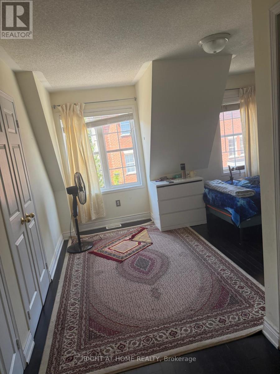 37 ARCHIBALD MEWS - 12