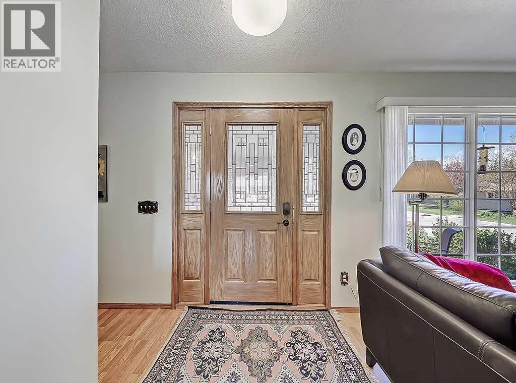 728 Parkvalley Road SE - photo 2