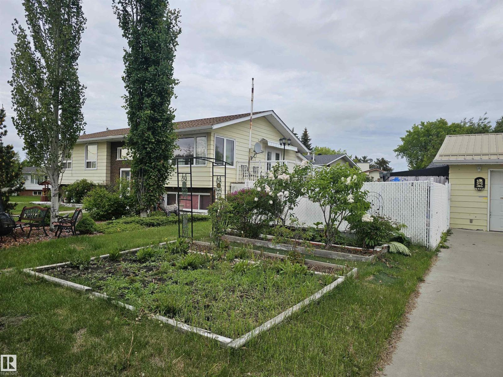 4732 46 ST — photo 34