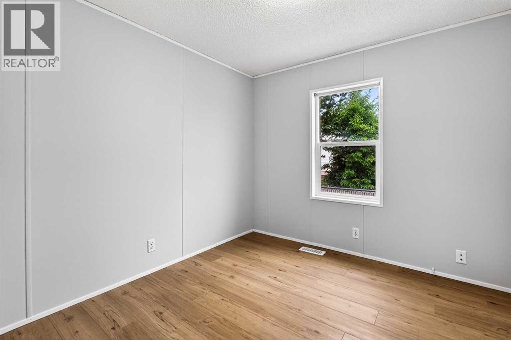 411 5 Street NW — photo 11
