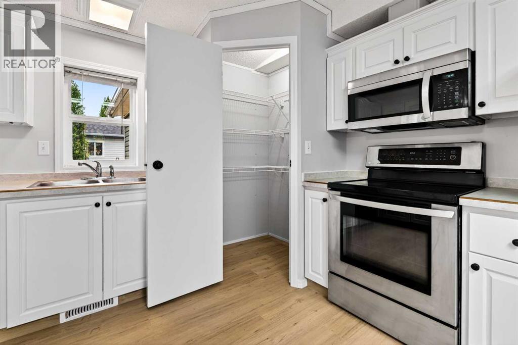 411 5 Street NW — photo 9