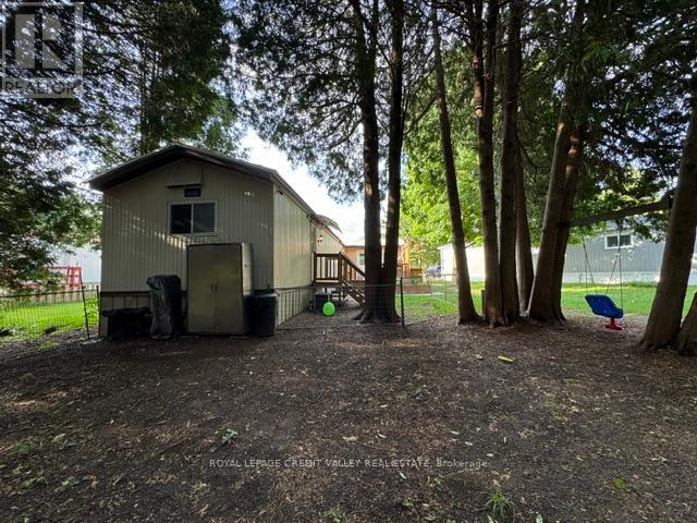 5 LAUREL LANE - 11