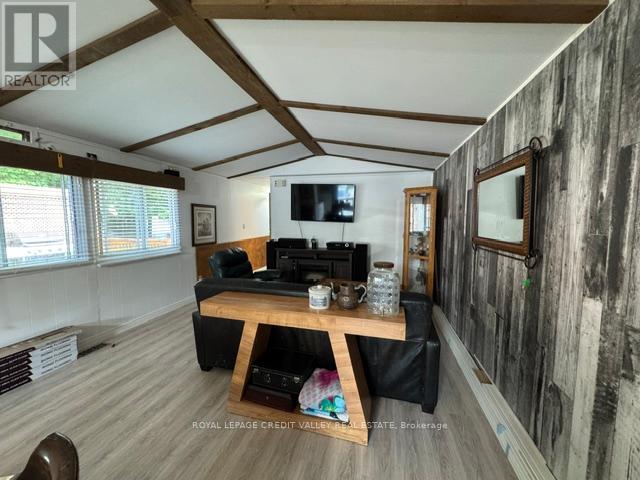 5 LAUREL LANE - 20