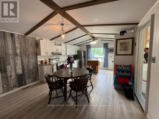 5 LAUREL LANE - 22