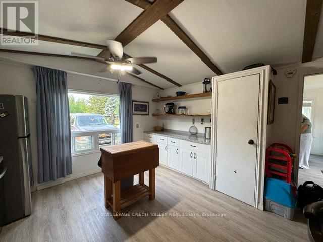 5 LAUREL LANE - 24