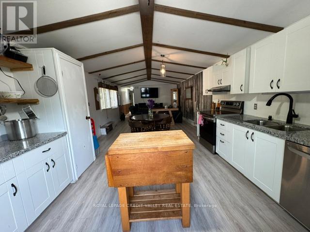 5 LAUREL LANE - 28
