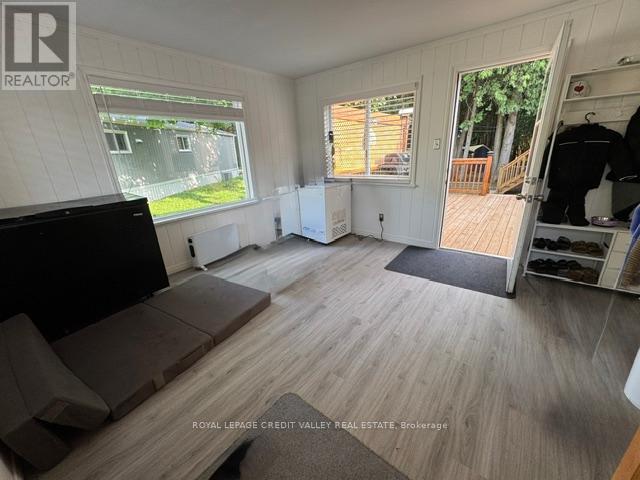 5 LAUREL LANE - 33