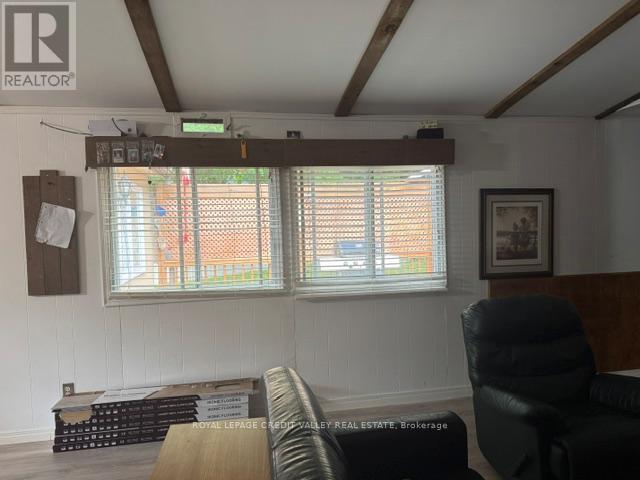 5 LAUREL LANE - 31