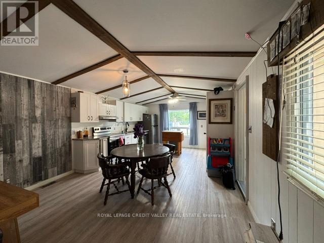 5 LAUREL LANE - 21