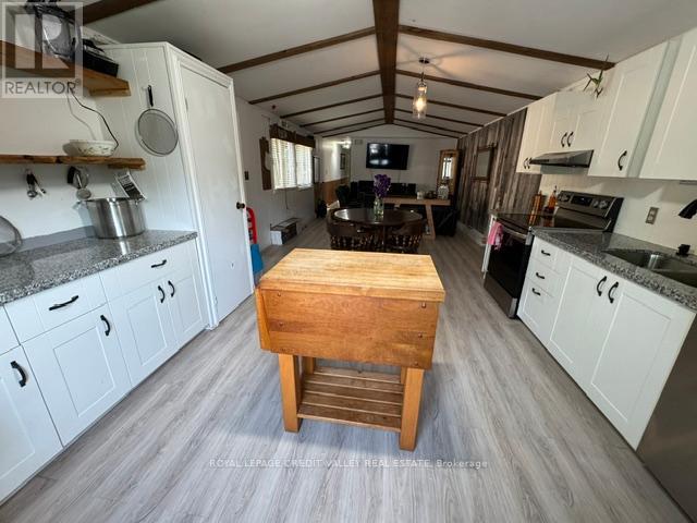 5 LAUREL LANE - 29
