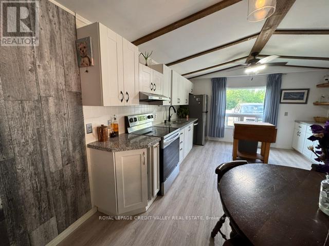 5 LAUREL LANE - 27