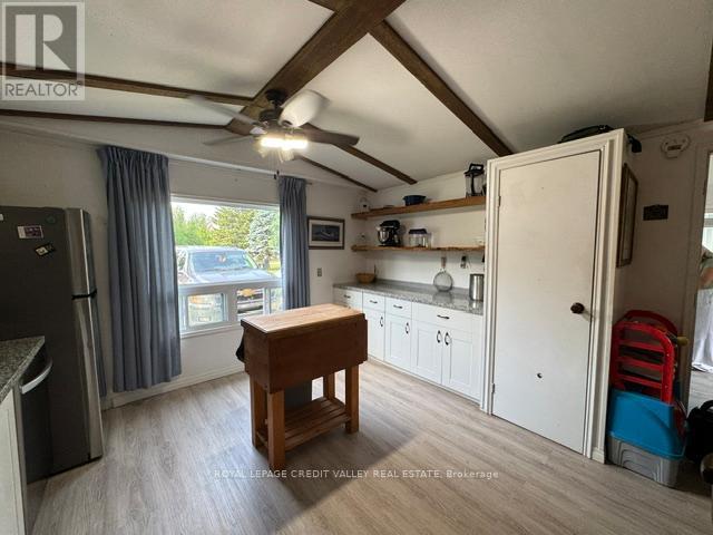 5 LAUREL LANE - 25