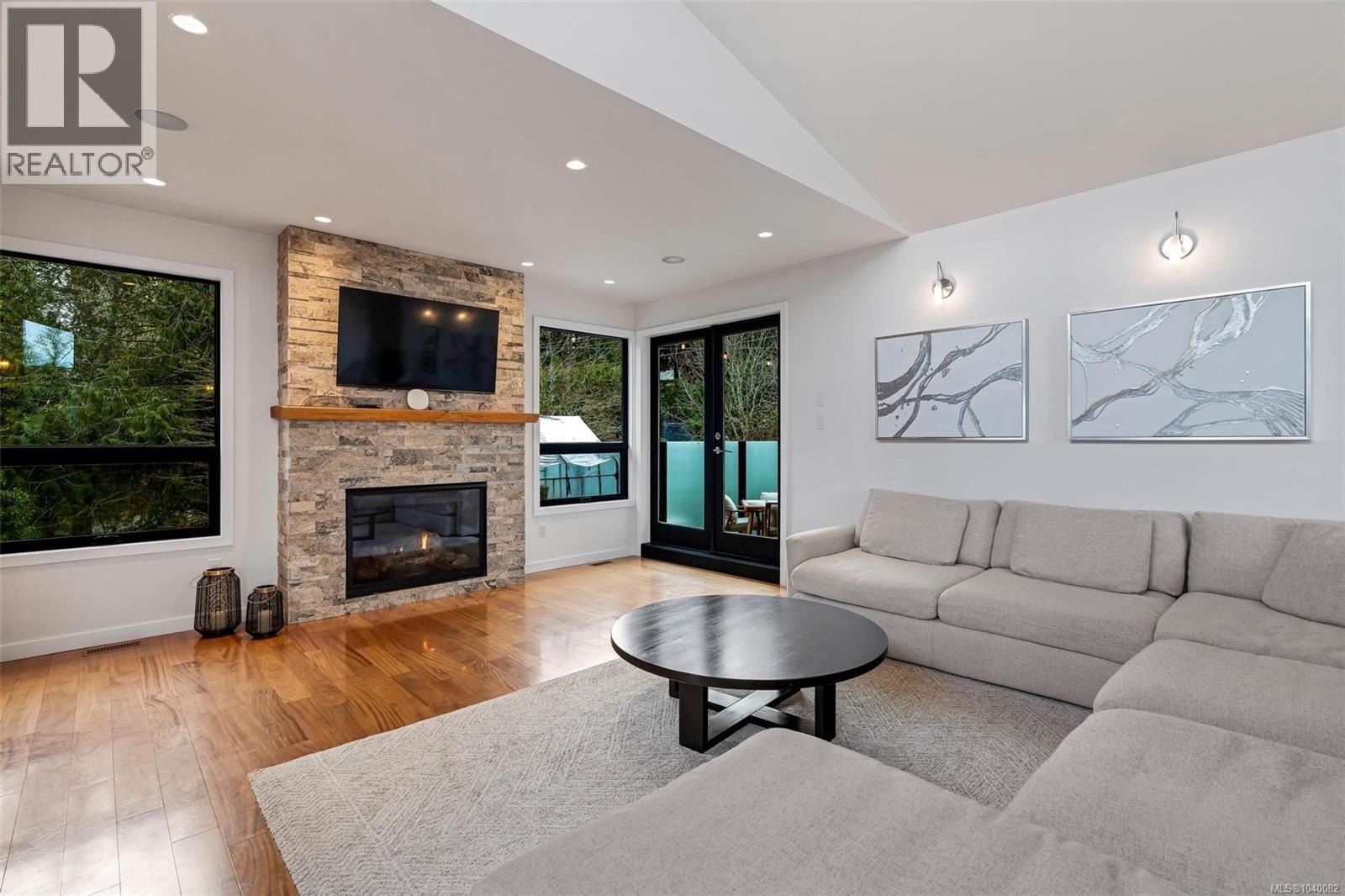 6897 McKenna Crt - 6