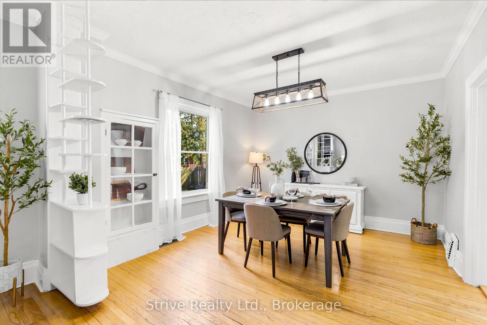 10 JULIA STREET - 11