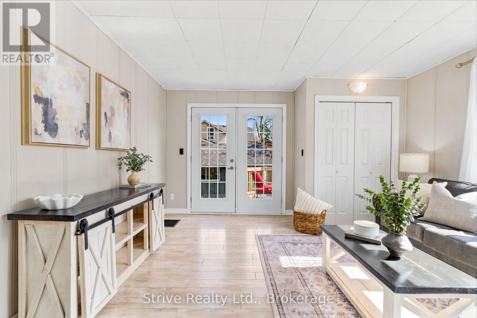 10 JULIA STREET - 18
