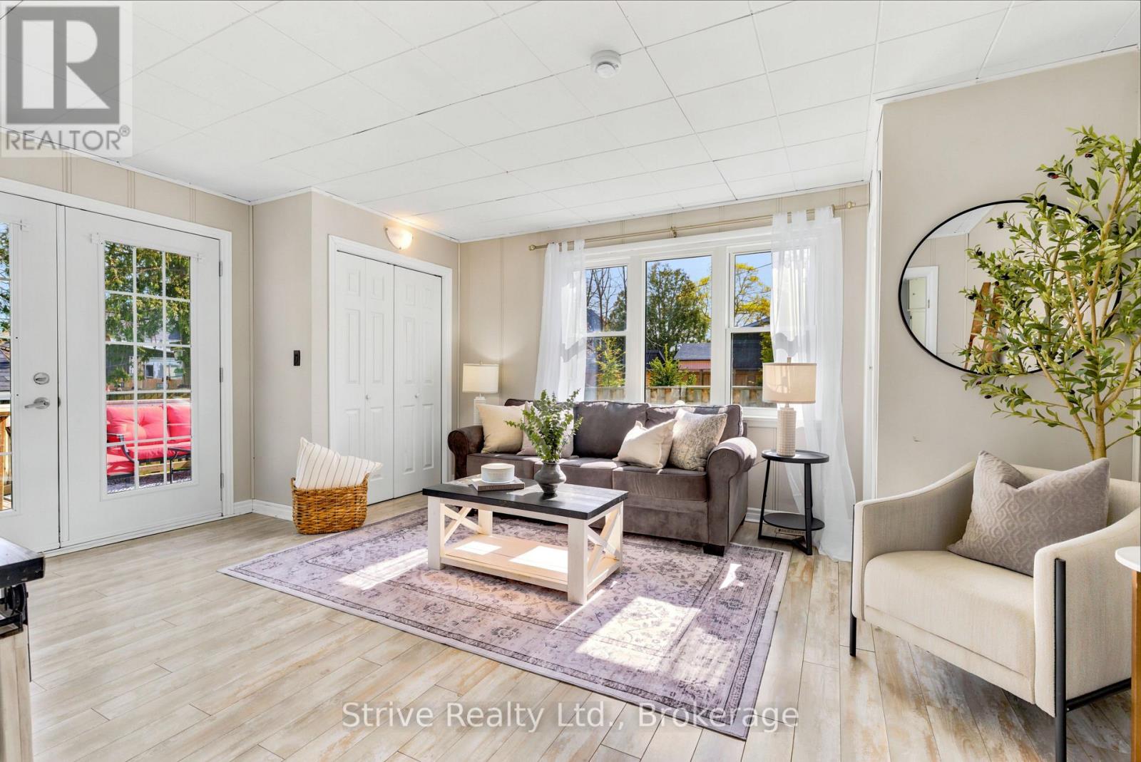 10 JULIA STREET - 17