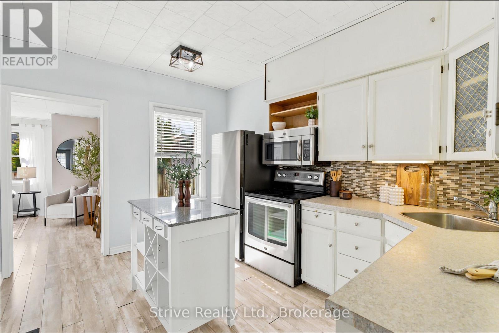 10 JULIA STREET - 16