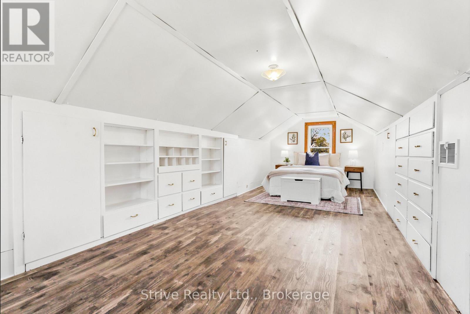 10 JULIA STREET - 32