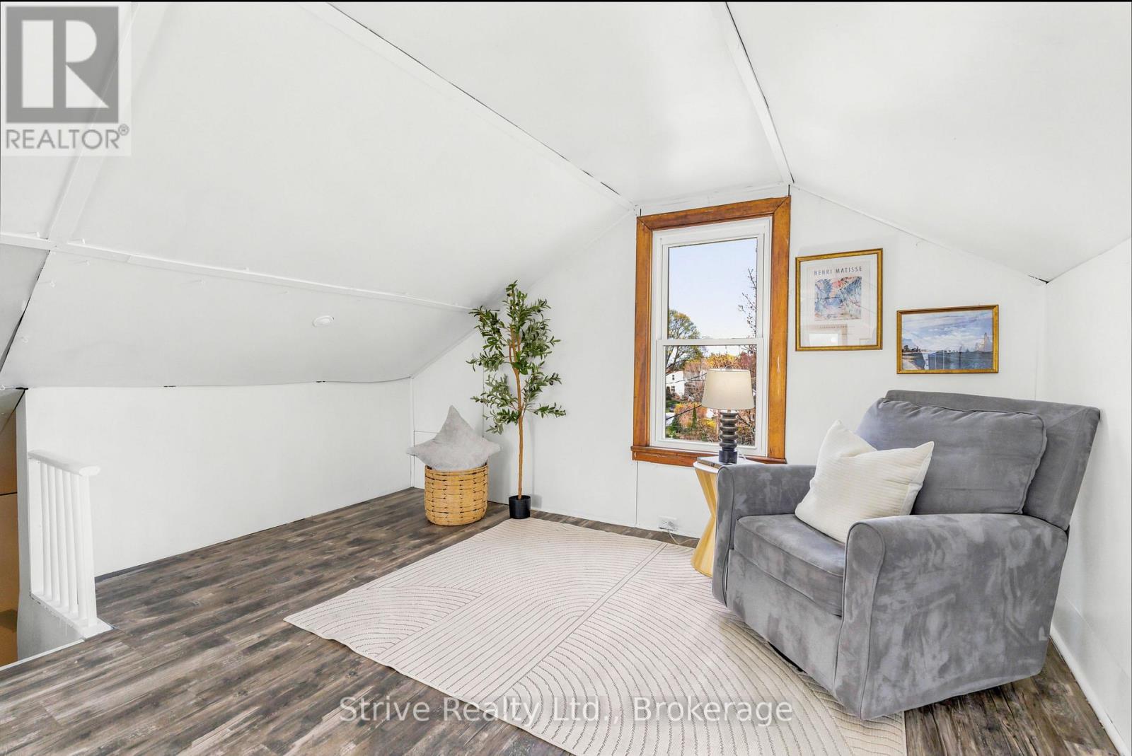 10 JULIA STREET - 35