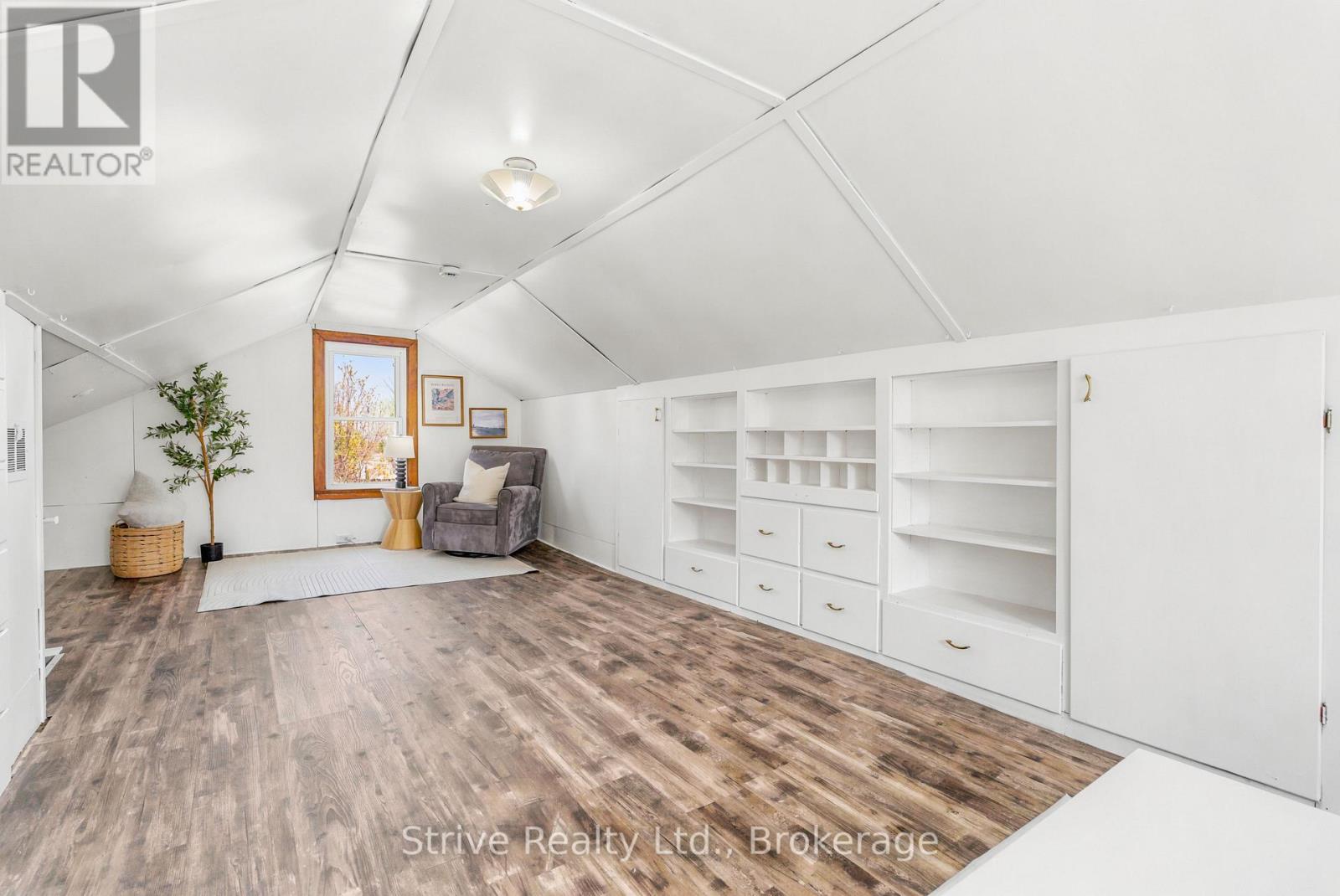 10 JULIA STREET - 34