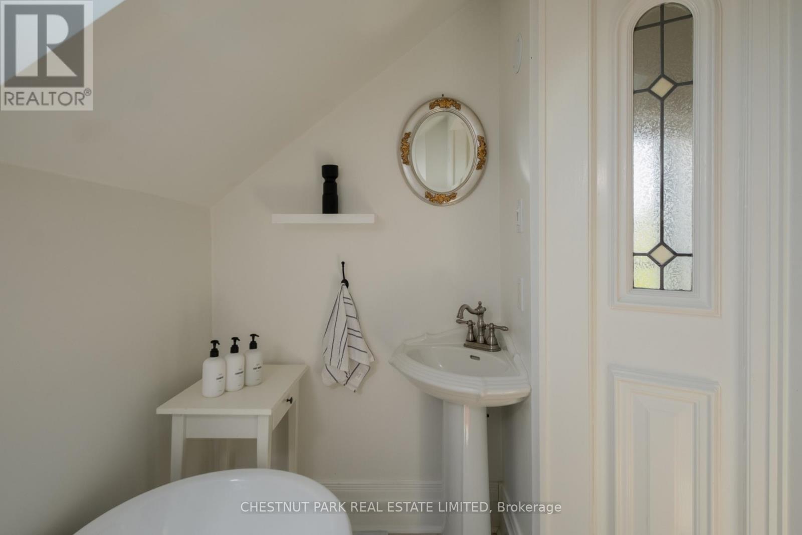 1334 KELLY ROAD - 27